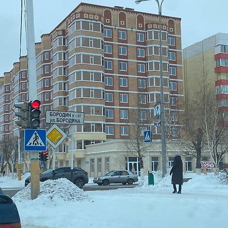 2-Ухкомнатная Современная Новая Квартира В Центре Города Костанай Екстериор снимка