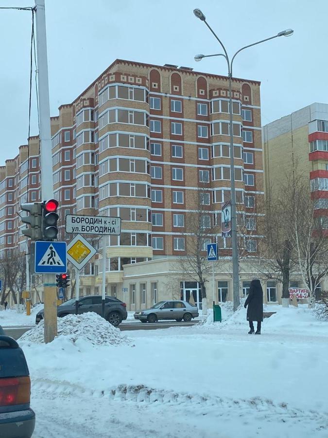 2-Ухкомнатная Современная Новая Квартира В Центре Города Костанай Екстериор снимка